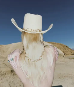 Dacia Hat