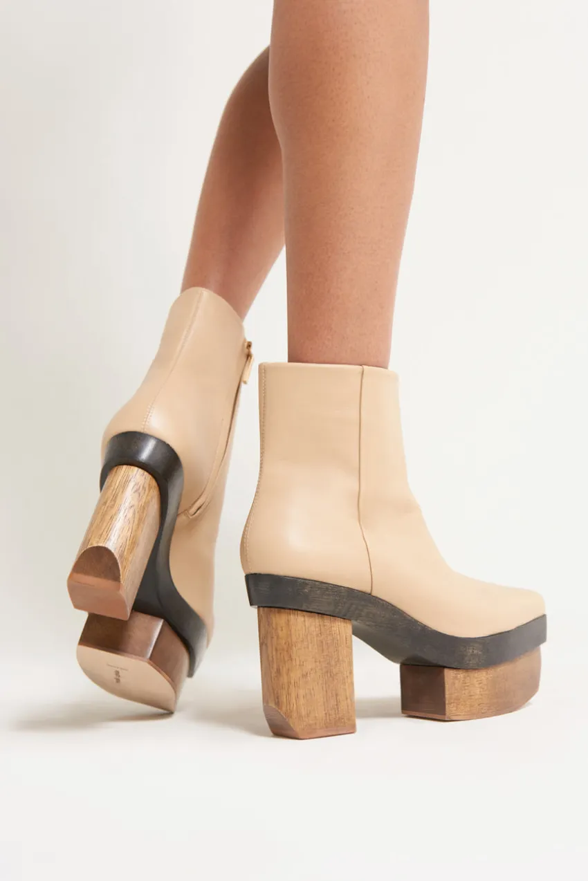 Kerri Boot