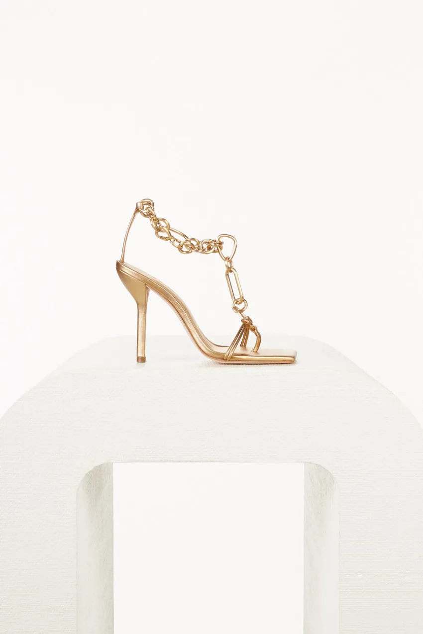 Naima Sandal
