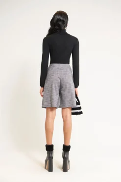 Ova Short